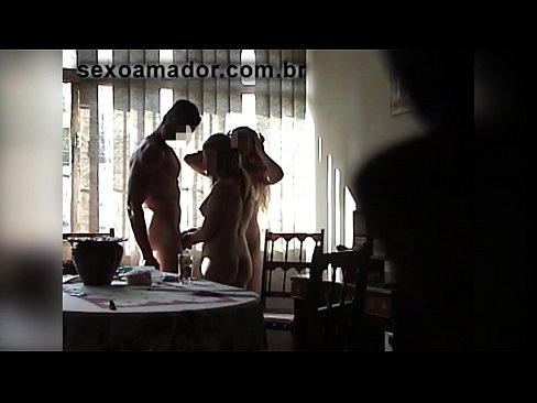 ❤️ Els amics sexuals conviden un home gegant i un trio amb ell Vídeo sexual a nosaltres ca.kutjeporno.ru