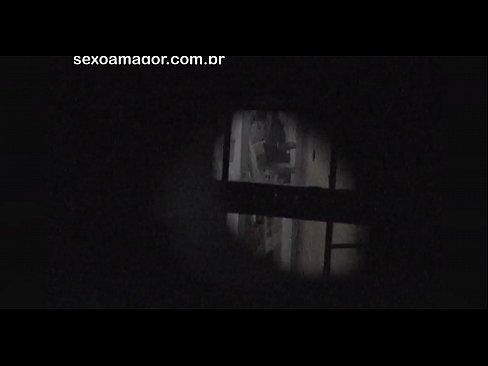 ❤️ Blondie és gravada en secret per un voyeur del barri amagat darrere de maons buits Vídeo sexual a nosaltres ca.kutjeporno.ru